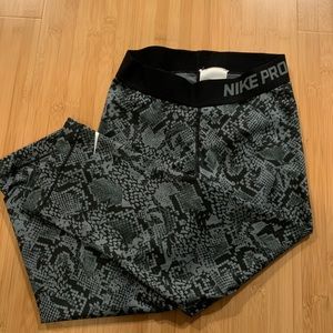 COPY - Nike Pros Capri Length legging